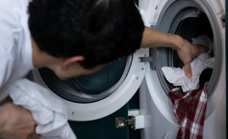 How to Safely Wash a Jacket in a Washing Machine